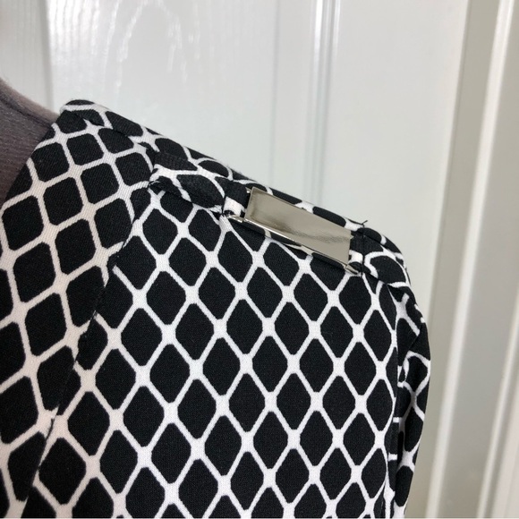 Calvin Klein Stretchy Black & White Dimond Pattern V Neckline Wrap Dress 12 - Picture 5 of 13
